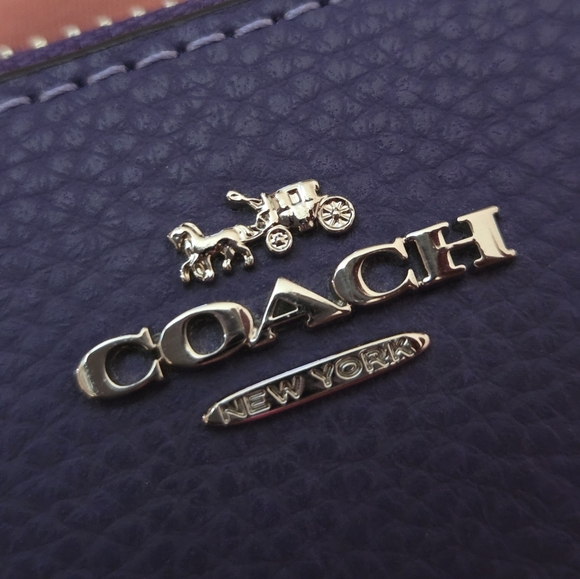 Coach NWOTs Zip Around Wallet - Picture 13 of 16